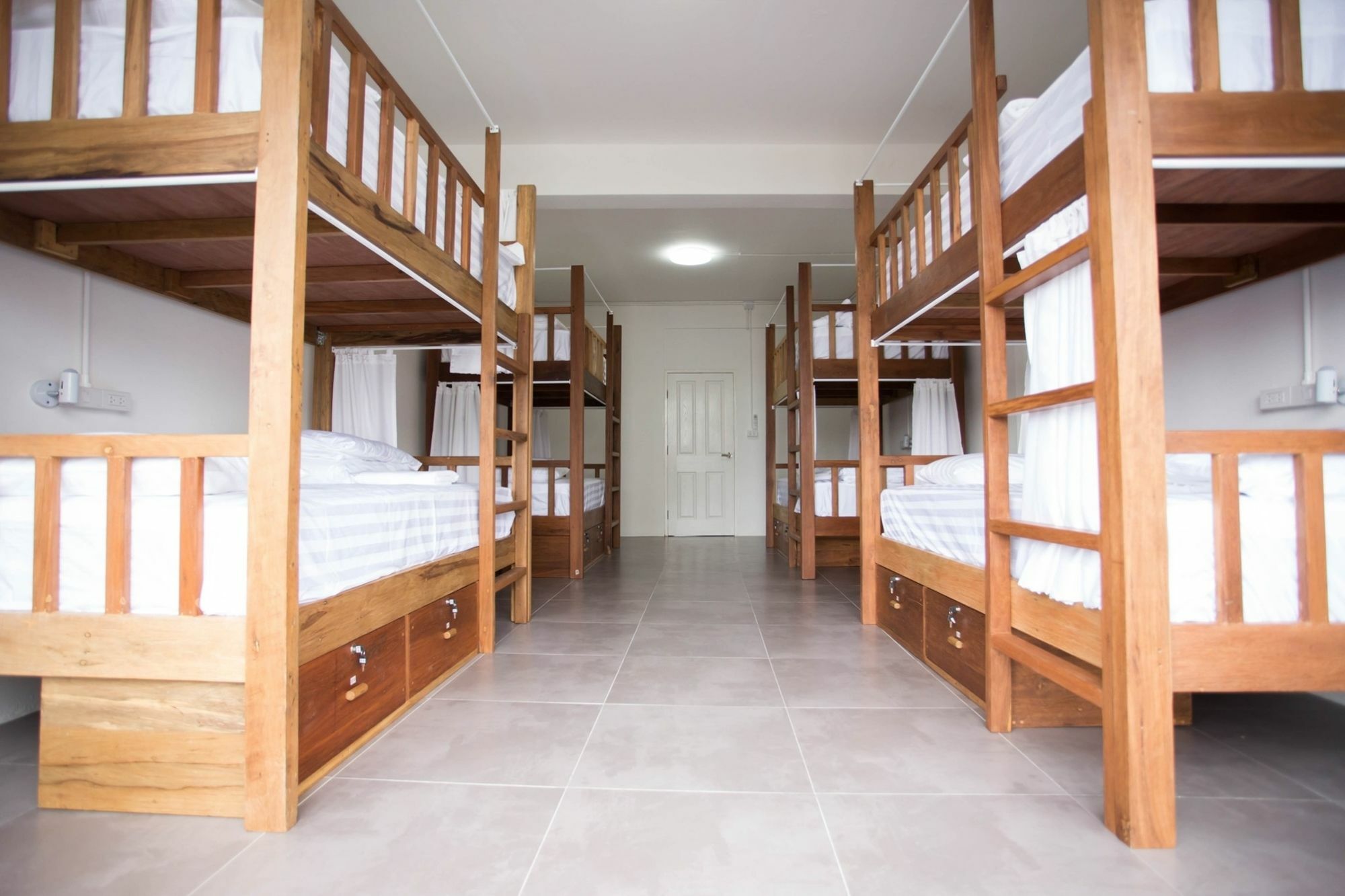 Yha Thapae Station Hostel Chiang Mai Buitenkant foto
