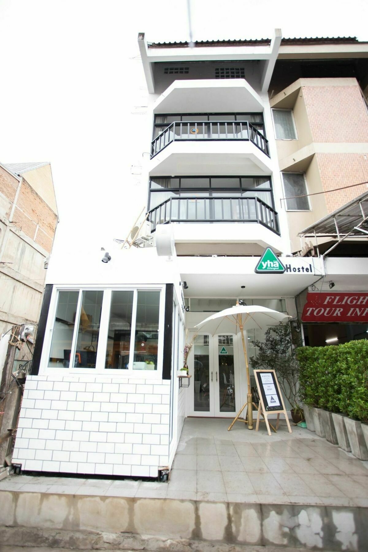 Yha Thapae Station Hostel Chiang Mai Buitenkant foto
