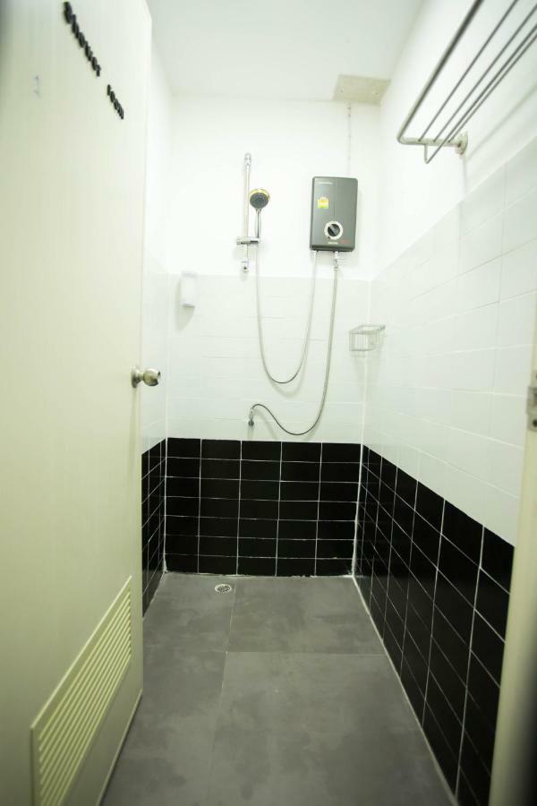 Yha Thapae Station Hostel Chiang Mai Buitenkant foto